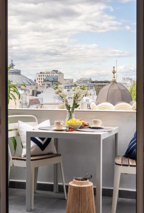 Апартаменты Stunning Views 2Br Midtown Flat - Charming Balcony Бухарест Экстерьер фото