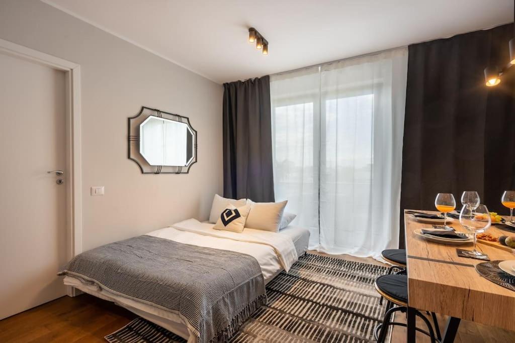 Апартаменты Stunning Views 2Br Midtown Flat - Charming Balcony Бухарест Экстерьер фото