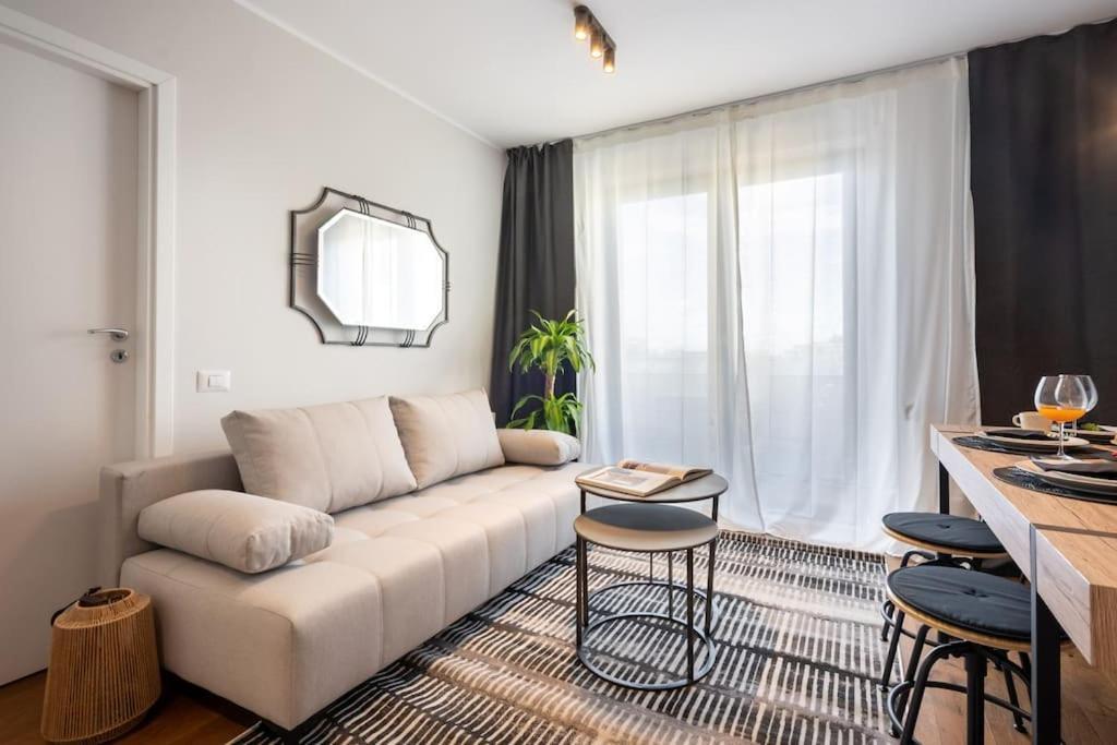 Апартаменты Stunning Views 2Br Midtown Flat - Charming Balcony Бухарест Экстерьер фото