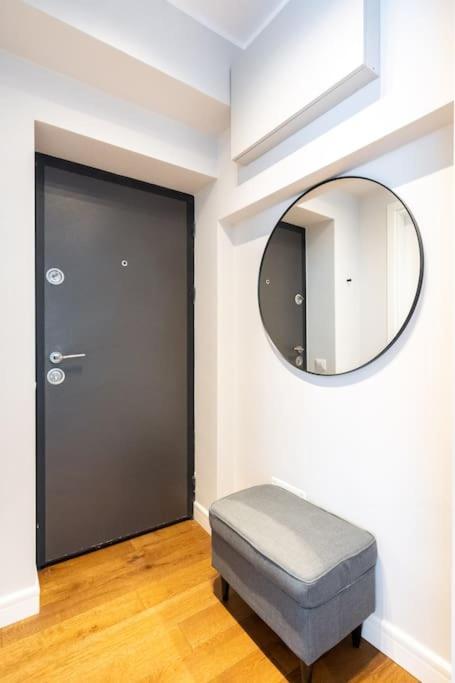 Апартаменты Stunning Views 2Br Midtown Flat - Charming Balcony Бухарест Экстерьер фото
