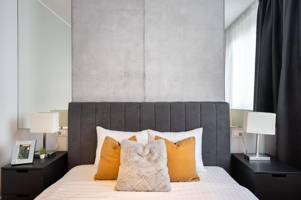 Апартаменты Stunning Views 2Br Midtown Flat - Charming Balcony Бухарест Экстерьер фото