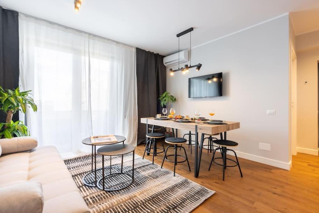 Апартаменты Stunning Views 2Br Midtown Flat - Charming Balcony Бухарест Экстерьер фото
